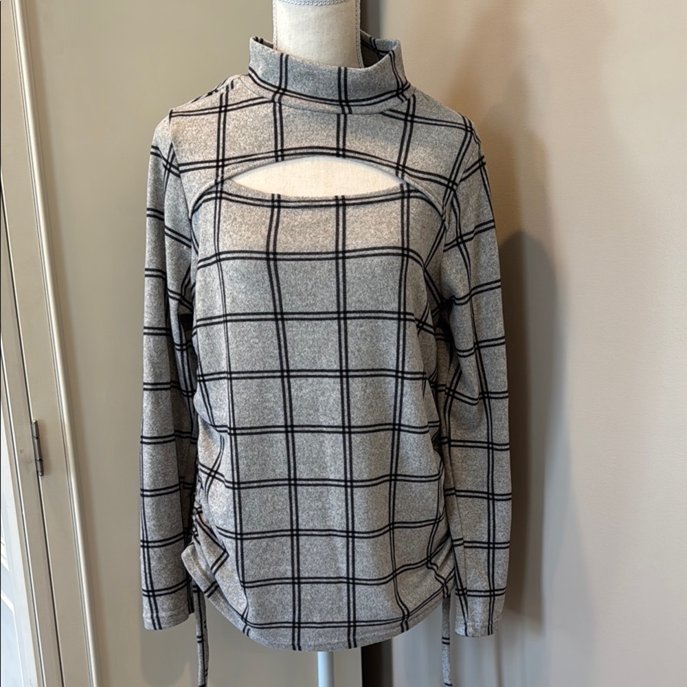 Inner Circle Gray Plaid Turtleneck Sweater